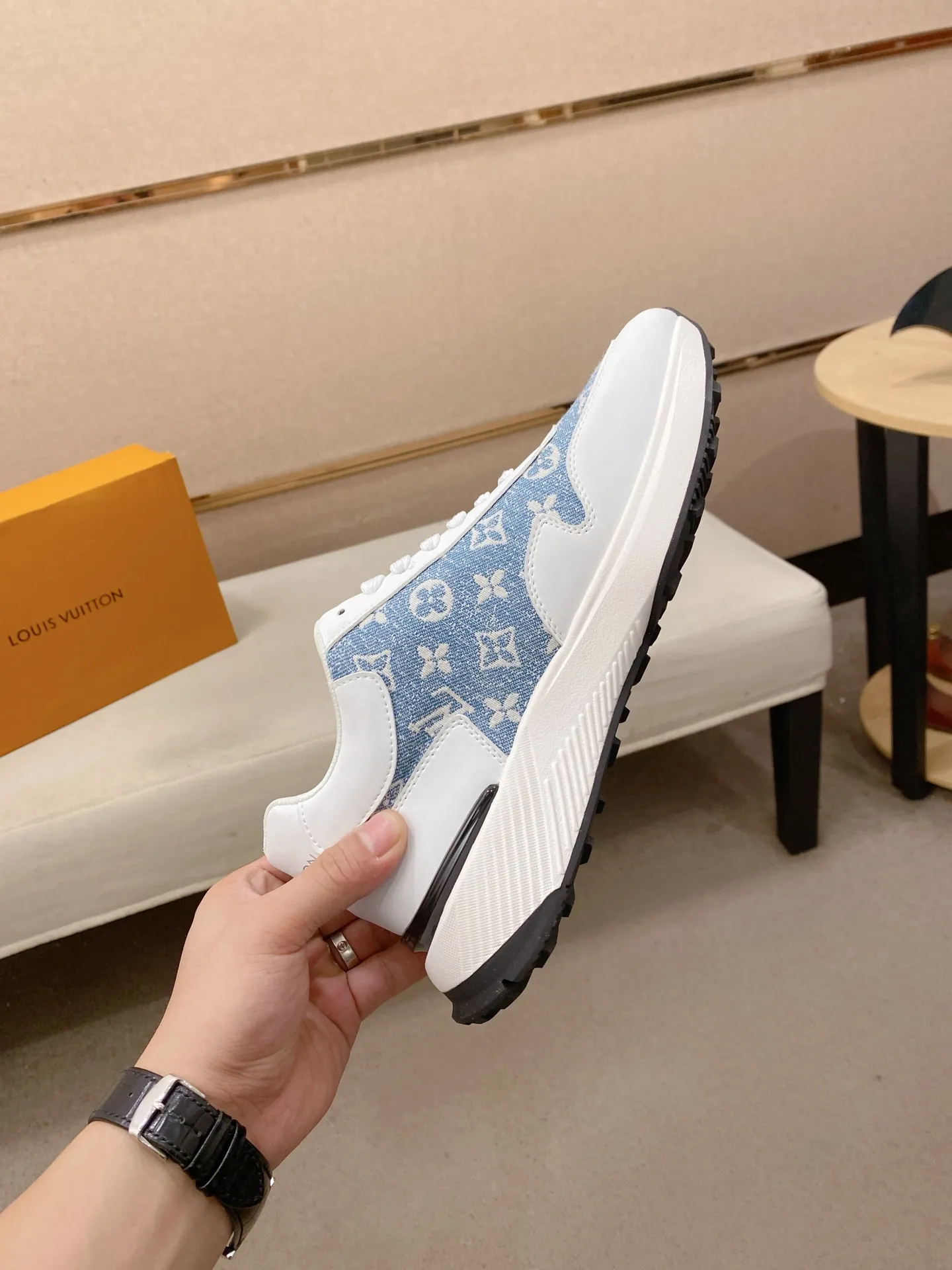 Men's shoes💰 462💰louis vuitton (Louis Vuitton/lv)🔍🔍The new counters are on sale at the same time. The uppers are imported from Italy. ⃣️Re-engraved🇮🇹💪💪, ⚠Sole: The original sole is specially provided by the original factory, the exclusive movable molded sole is super comfortable, ⚠Original and single goods 🔍high quality, you can enter and leave the counter at will, welcome to compare⚠. Code number: 38-44 (45/customized, non-refundable)